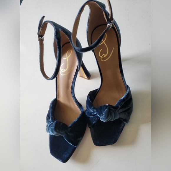 Sam Edelman Lucia Sapphire Velvet Sandals Size 8 NIB - Picture 1 of 10